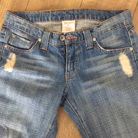 Light Distressed Cropped Jeans - Picture 3 of 5